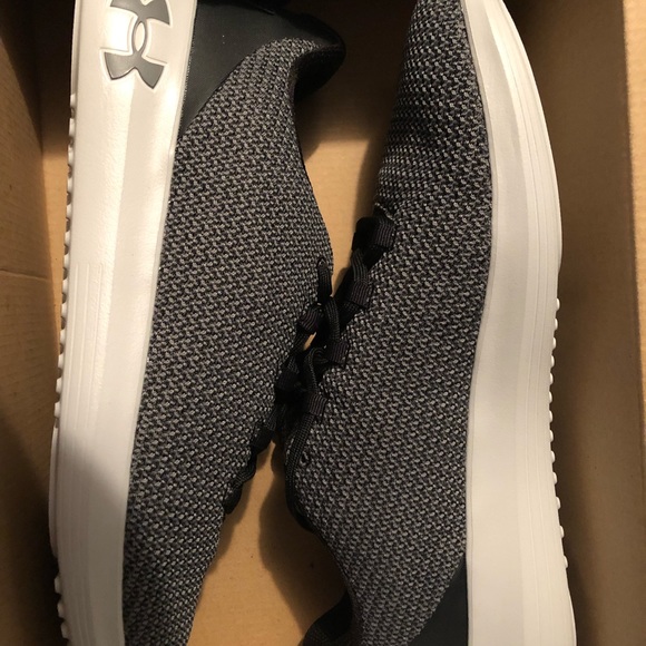 Men’s Under Armour Tennis Shoes - Picture 3 of 4